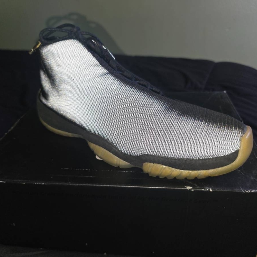 Nike Black and White Men's Sneakers with Gum Sole